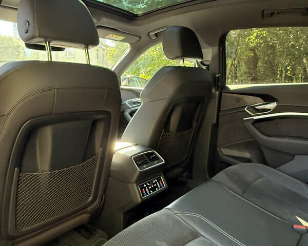 Синий Ауди E-Tron, объемом двигателя 0 л и пробегом 55 тыс. км за 32999 $, фото 39 на Automoto.ua