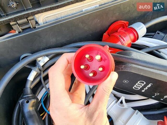 Синий Ауди E-Tron, объемом двигателя 0 л и пробегом 69 тыс. км за 38000 $, фото 132 на Automoto.ua