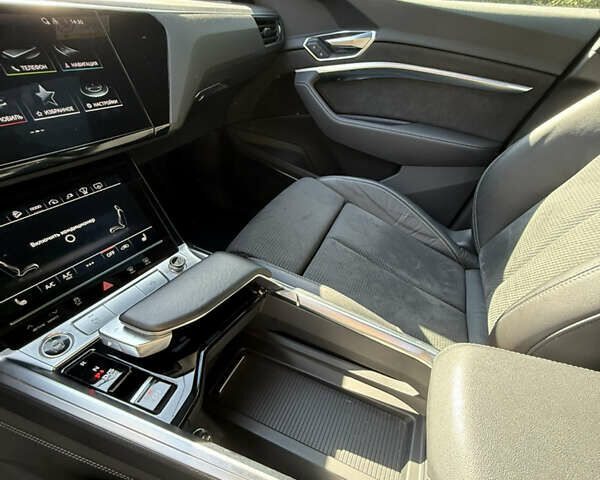 Синий Ауди E-Tron, объемом двигателя 0 л и пробегом 55 тыс. км за 32999 $, фото 23 на Automoto.ua