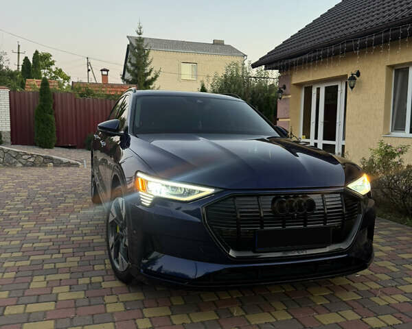 Синий Ауди E-Tron, объемом двигателя 0 л и пробегом 58 тыс. км за 40500 $, фото 2 на Automoto.ua