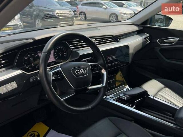 Синій Ауді E-Tron, об'ємом двигуна 0 л та пробігом 45 тис. км за 33900 $, фото 11 на Automoto.ua