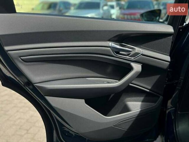Синій Ауді E-Tron, об'ємом двигуна 0 л та пробігом 45 тис. км за 33900 $, фото 21 на Automoto.ua
