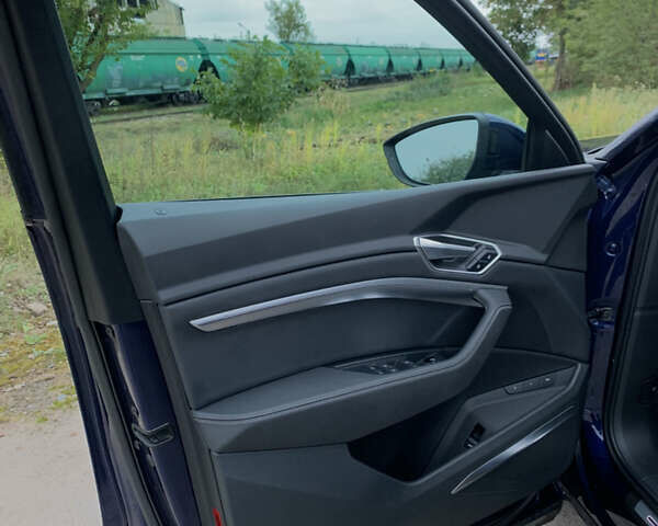 Синий Ауди E-Tron, объемом двигателя 0 л и пробегом 54 тыс. км за 32800 $, фото 29 на Automoto.ua