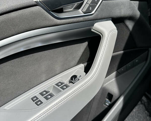 Синий Ауди E-Tron, объемом двигателя 0 л и пробегом 52 тыс. км за 47997 $, фото 26 на Automoto.ua