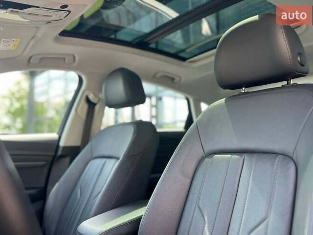 Синій Ауді E-Tron, об'ємом двигуна 0 л та пробігом 45 тис. км за 33900 $, фото 13 на Automoto.ua