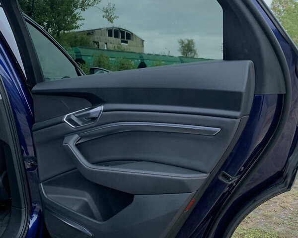 Синий Ауди E-Tron, объемом двигателя 0 л и пробегом 54 тыс. км за 32800 $, фото 20 на Automoto.ua