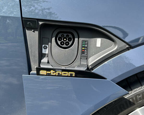 Синий Ауди E-Tron, объемом двигателя 0 л и пробегом 52 тыс. км за 47997 $, фото 45 на Automoto.ua