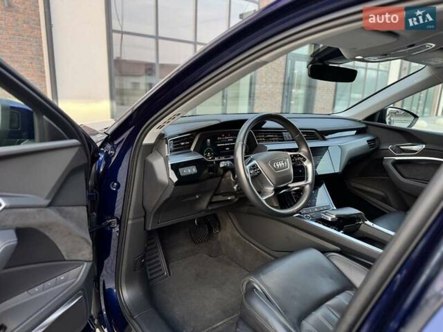 Ауді E-Tron 2021 у Тернополі на Automoto.ua Синій Ауді E-Tron, об'ємом двигуна 0 л та пробігом 51 тис. км за 37500 $, фото 57 на Automoto.ua