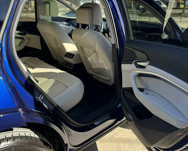 Синий Ауди E-Tron, объемом двигателя 0 л и пробегом 46 тыс. км за 35900 $, фото 42 на Automoto.ua