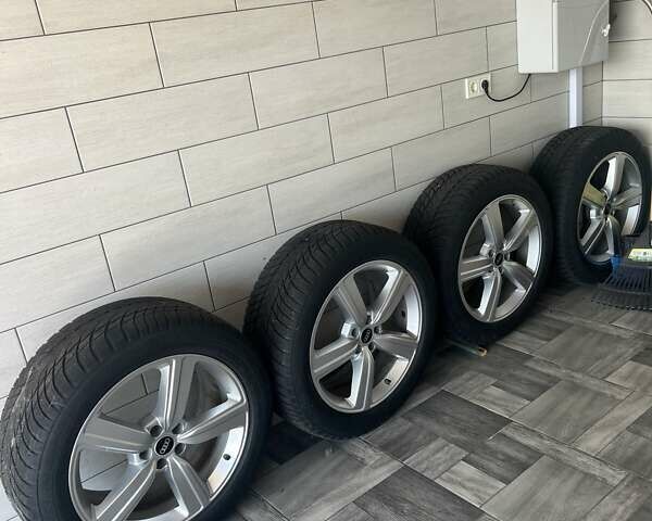 Синий Ауди E-Tron, объемом двигателя 0 л и пробегом 59 тыс. км за 45800 $, фото 32 на Automoto.ua