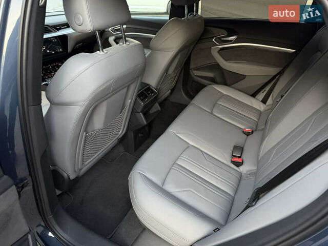Синий Ауди E-Tron, объемом двигателя 0 л и пробегом 24 тыс. км за 45668 $, фото 14 на Automoto.ua