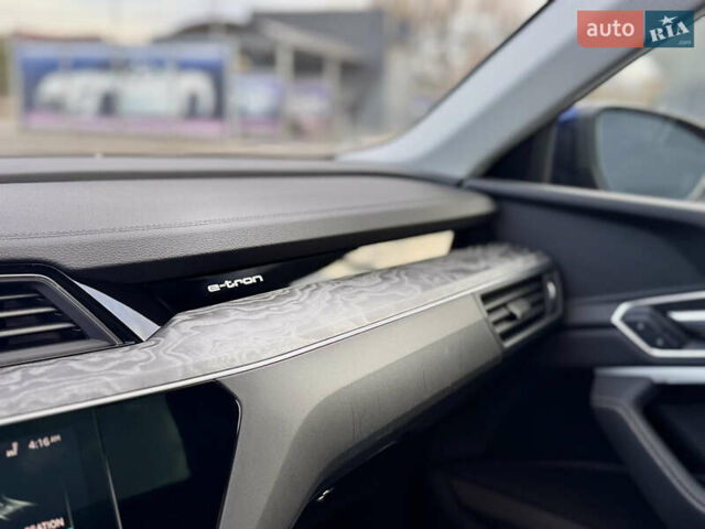 Синий Ауди E-Tron, объемом двигателя 0 л и пробегом 52 тыс. км за 41550 $, фото 7 на Automoto.ua