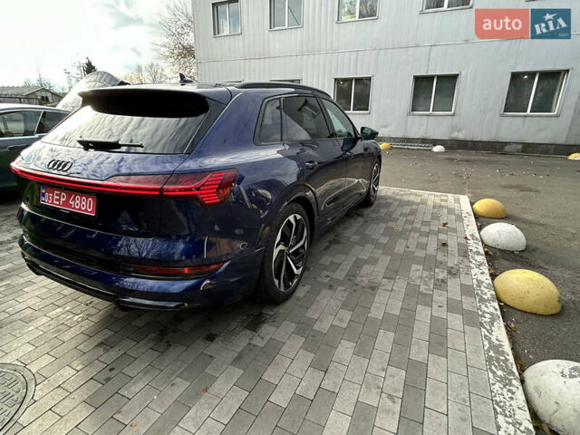 Синий Ауди E-Tron, объемом двигателя 0 л и пробегом 16 тыс. км за 41908 $, фото 2 на Automoto.ua