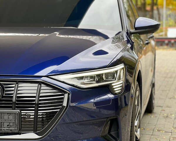 Синий Ауди E-Tron, объемом двигателя 0 л и пробегом 27 тыс. км за 42500 $, фото 1 на Automoto.ua