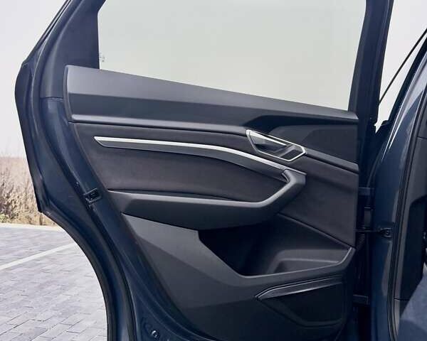 Синій Ауді E-Tron, об'ємом двигуна 0 л та пробігом 64 тис. км за 41900 $, фото 66 на Automoto.ua