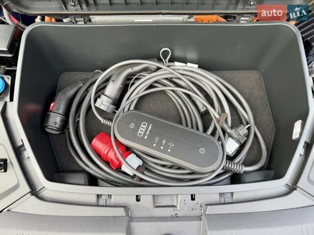 Синий Ауди E-Tron, объемом двигателя 0 л и пробегом 112 тыс. км за 36900 $, фото 55 на Automoto.ua