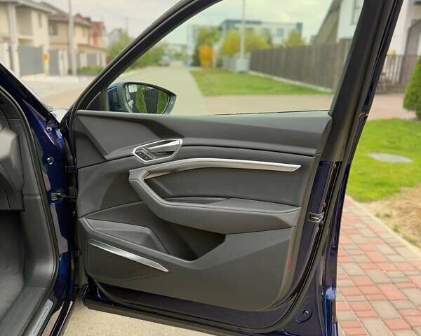 Синий Ауди E-Tron, объемом двигателя 0 л и пробегом 112 тыс. км за 36900 $, фото 68 на Automoto.ua