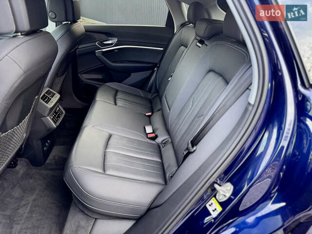 Синий Ауди E-Tron, объемом двигателя 0 л и пробегом 52 тыс. км за 41550 $, фото 14 на Automoto.ua