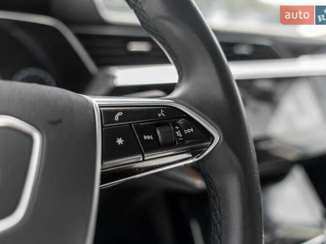 Синий Ауди E-Tron, объемом двигателя 0 л и пробегом 85 тыс. км за 37990 $, фото 8 на Automoto.ua