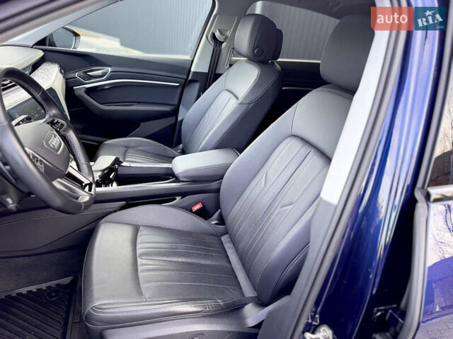 Синий Ауди E-Tron, объемом двигателя 0 л и пробегом 52 тыс. км за 41550 $, фото 11 на Automoto.ua