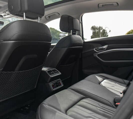 Синий Ауди E-Tron, объемом двигателя 0 л и пробегом 85 тыс. км за 37990 $, фото 22 на Automoto.ua