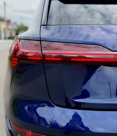 Синий Ауди E-Tron, объемом двигателя 0 л и пробегом 112 тыс. км за 36900 $, фото 31 на Automoto.ua