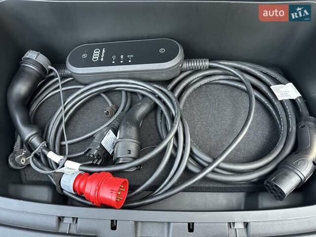 Синий Ауди E-Tron, объемом двигателя 0 л и пробегом 18 тыс. км за 34573 $, фото 30 на Automoto.ua