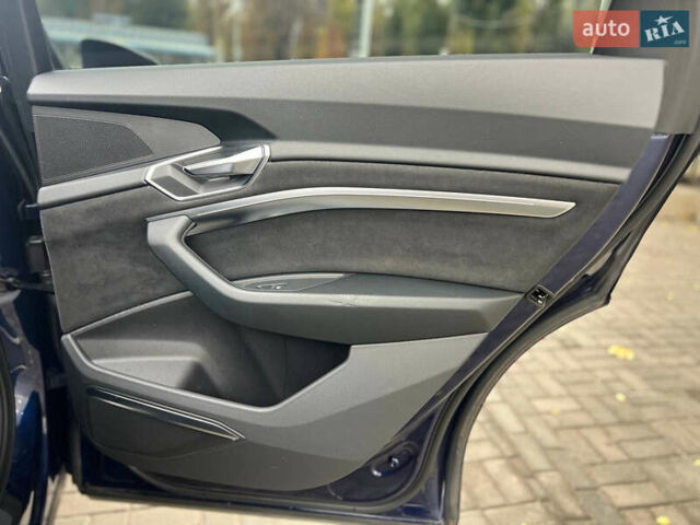 Синий Ауди E-Tron, объемом двигателя 0 л и пробегом 27 тыс. км за 42500 $, фото 30 на Automoto.ua