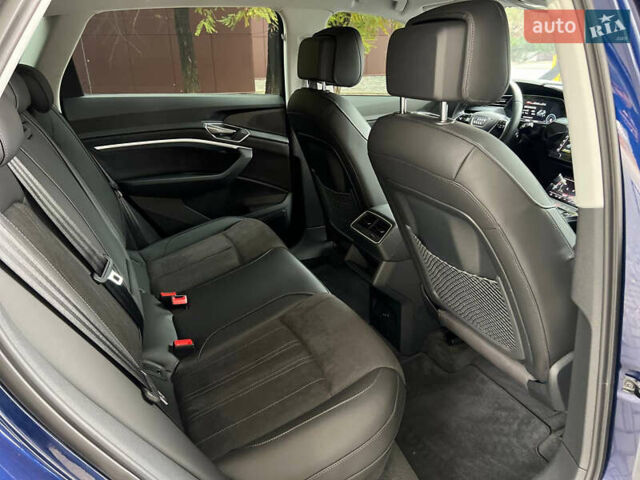 Синий Ауди E-Tron, объемом двигателя 0 л и пробегом 27 тыс. км за 42500 $, фото 31 на Automoto.ua