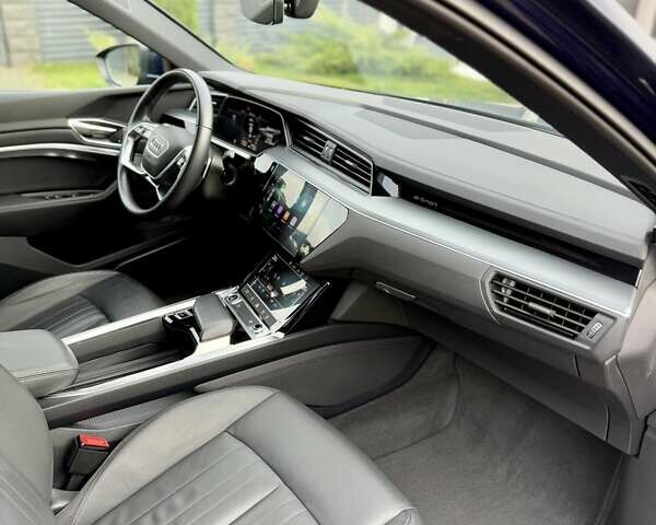Синий Ауди E-Tron, объемом двигателя 0 л и пробегом 112 тыс. км за 36900 $, фото 70 на Automoto.ua