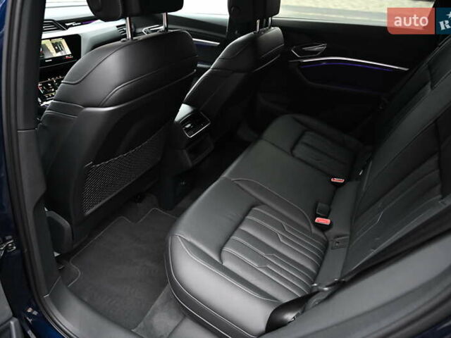 Синий Ауди E-Tron, объемом двигателя 0 л и пробегом 17 тыс. км за 50190 $, фото 5 на Automoto.ua