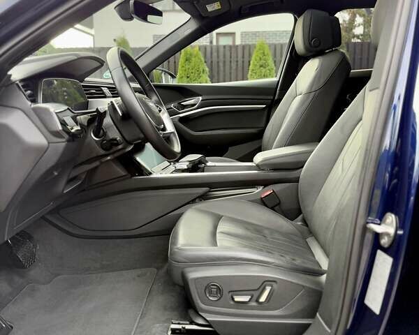 Синий Ауди E-Tron, объемом двигателя 0 л и пробегом 112 тыс. км за 36900 $, фото 63 на Automoto.ua