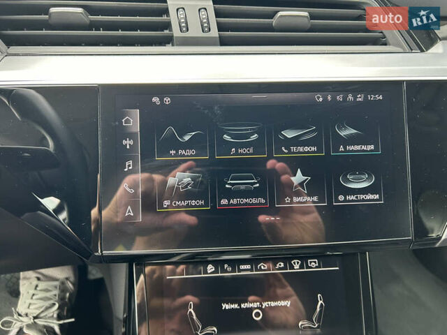 Синий Ауди E-Tron, объемом двигателя 0 л и пробегом 16 тыс. км за 41908 $, фото 27 на Automoto.ua