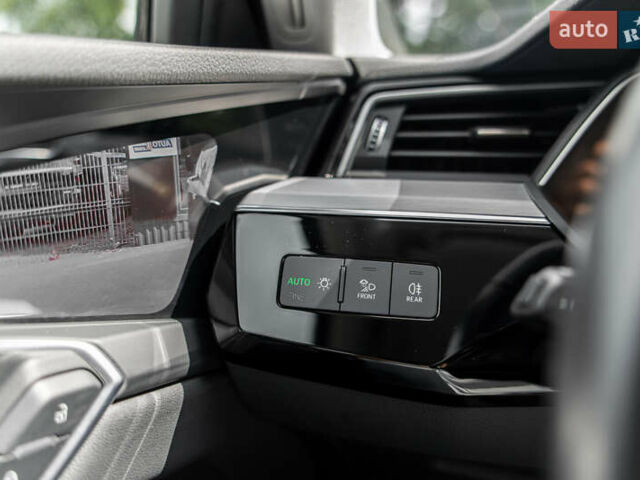 Синий Ауди E-Tron, объемом двигателя 0 л и пробегом 85 тыс. км за 37990 $, фото 10 на Automoto.ua