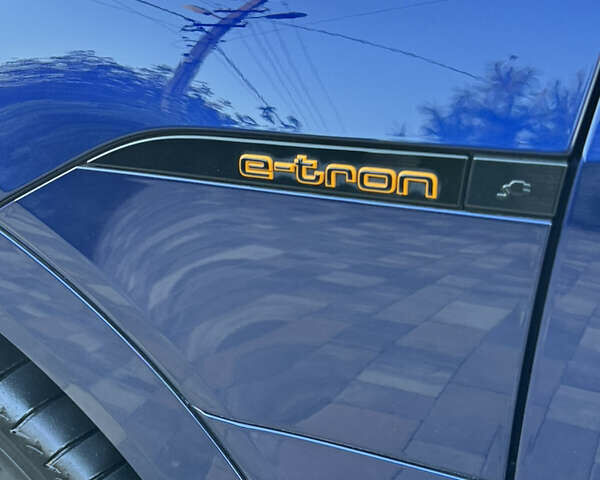 Ауди E-Tron 2022 в Черновцах на Automoto.ua Синий Ауди E-Tron, объемом двигателя 0 л и пробегом 52 тыс. км за 39500 $, фото 35 на Automoto.ua
