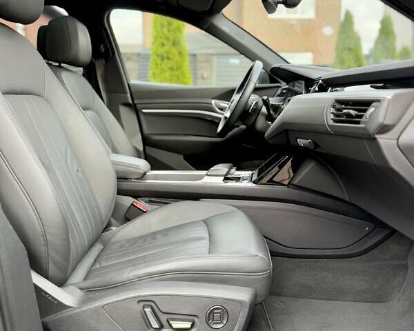 Синий Ауди E-Tron, объемом двигателя 0 л и пробегом 112 тыс. км за 36900 $, фото 69 на Automoto.ua