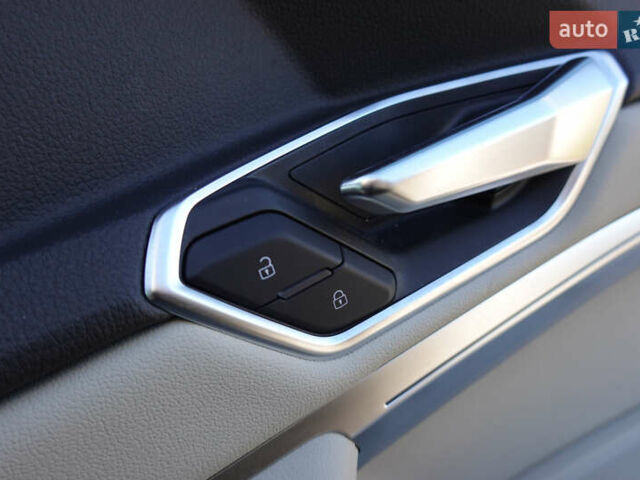 Синий Ауди E-Tron, объемом двигателя 0 л и пробегом 18 тыс. км за 36999 $, фото 29 на Automoto.ua