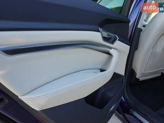 Синий Ауди E-Tron, объемом двигателя 0 л и пробегом 18 тыс. км за 36999 $, фото 24 на Automoto.ua