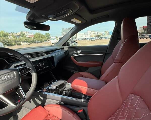 Синий Ауди E-Tron, объемом двигателя 0 л и пробегом 14 тыс. км за 61900 $, фото 14 на Automoto.ua