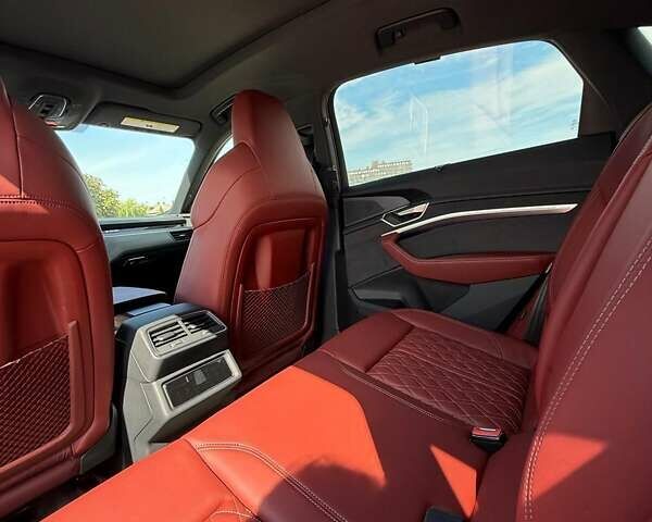 Синий Ауди E-Tron, объемом двигателя 0 л и пробегом 14 тыс. км за 61900 $, фото 16 на Automoto.ua