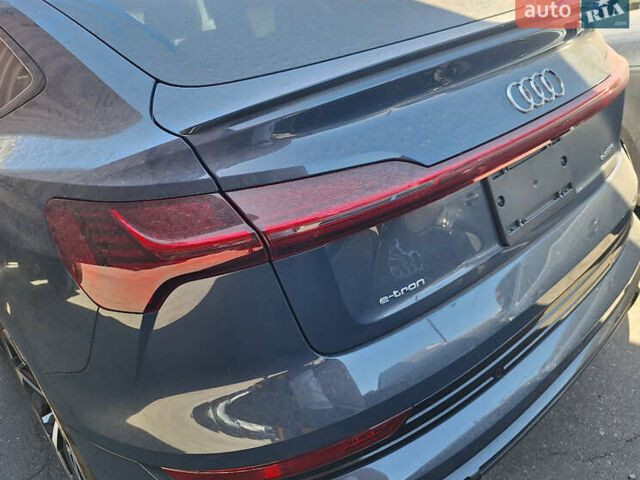 Синій Ауді E-Tron, об'ємом двигуна 0 л та пробігом 19 тис. км за 37999 $, фото 2 на Automoto.ua