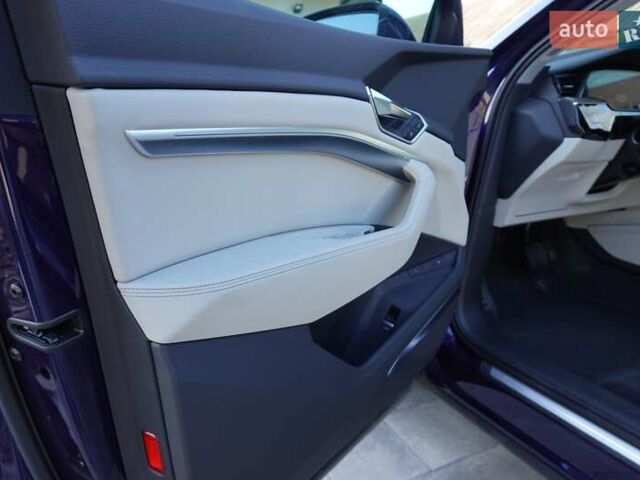 Синий Ауди E-Tron, объемом двигателя 0 л и пробегом 18 тыс. км за 36999 $, фото 25 на Automoto.ua