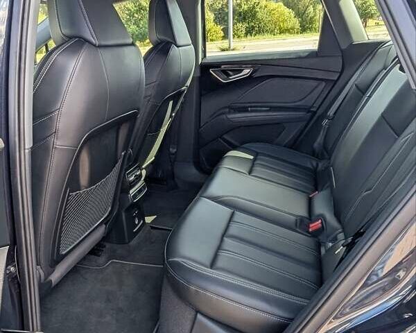 Синий Ауди E-Tron, объемом двигателя 0 л и пробегом 10 тыс. км за 30500 $, фото 12 на Automoto.ua