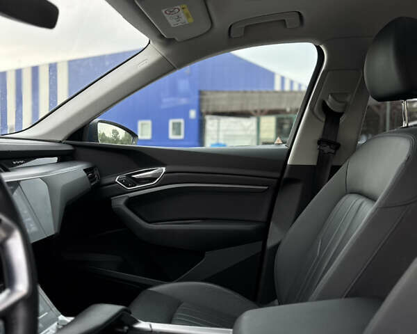 Зеленый Ауди E-Tron, объемом двигателя 0 л и пробегом 140 тыс. км за 21950 $, фото 26 на Automoto.ua