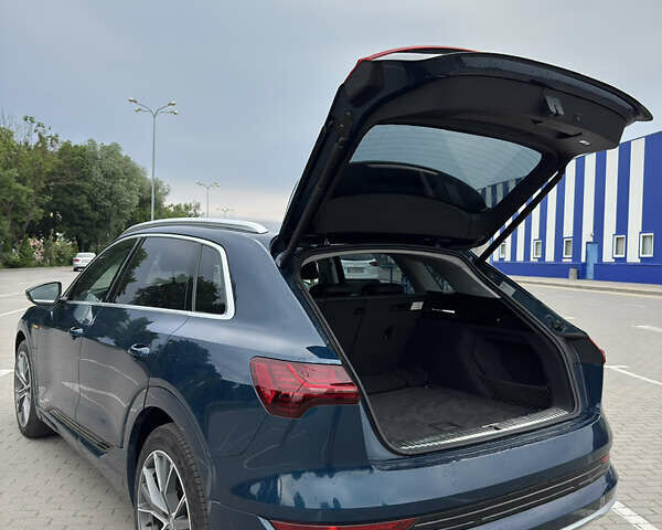 Зелений Ауді E-Tron, об'ємом двигуна 0 л та пробігом 139 тис. км за 21950 $, фото 25 на Automoto.ua