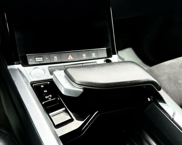 Зелений Ауді E-Tron, об'ємом двигуна 0 л та пробігом 169 тис. км за 24999 $, фото 24 на Automoto.ua