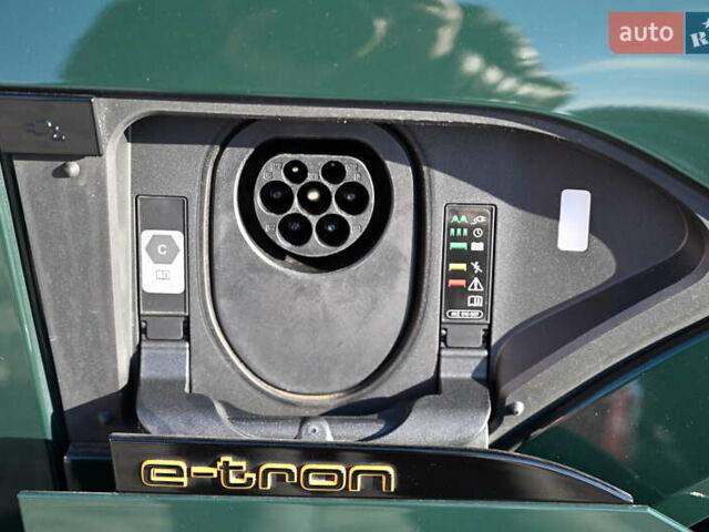 Зелений Ауді E-Tron, об'ємом двигуна 0 л та пробігом 39 тис. км за 52127 $, фото 32 на Automoto.ua
