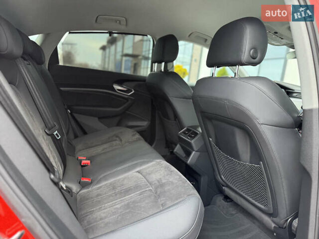 Оранжевый Ауди E-Tron, объемом двигателя 0 л и пробегом 68 тыс. км за 34800 $, фото 77 на Automoto.ua