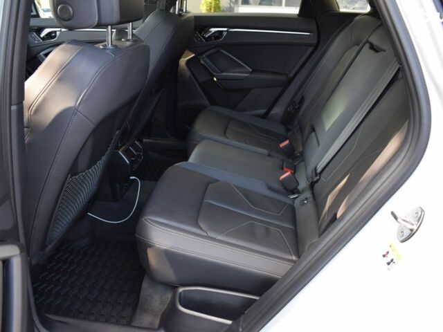 Білий Ауді Ку3, об'ємом двигуна 2 л та пробігом 7 тис. км за 43900 $, фото 4 на Automoto.ua