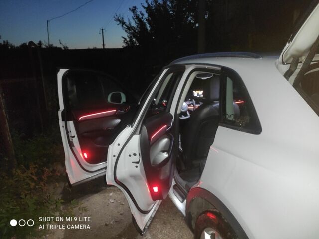 Білий Ауді Ку3, об'ємом двигуна 2 л та пробігом 250 тис. км за 10000 $, фото 12 на Automoto.ua